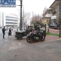 围观路人：“国军打回来了？”